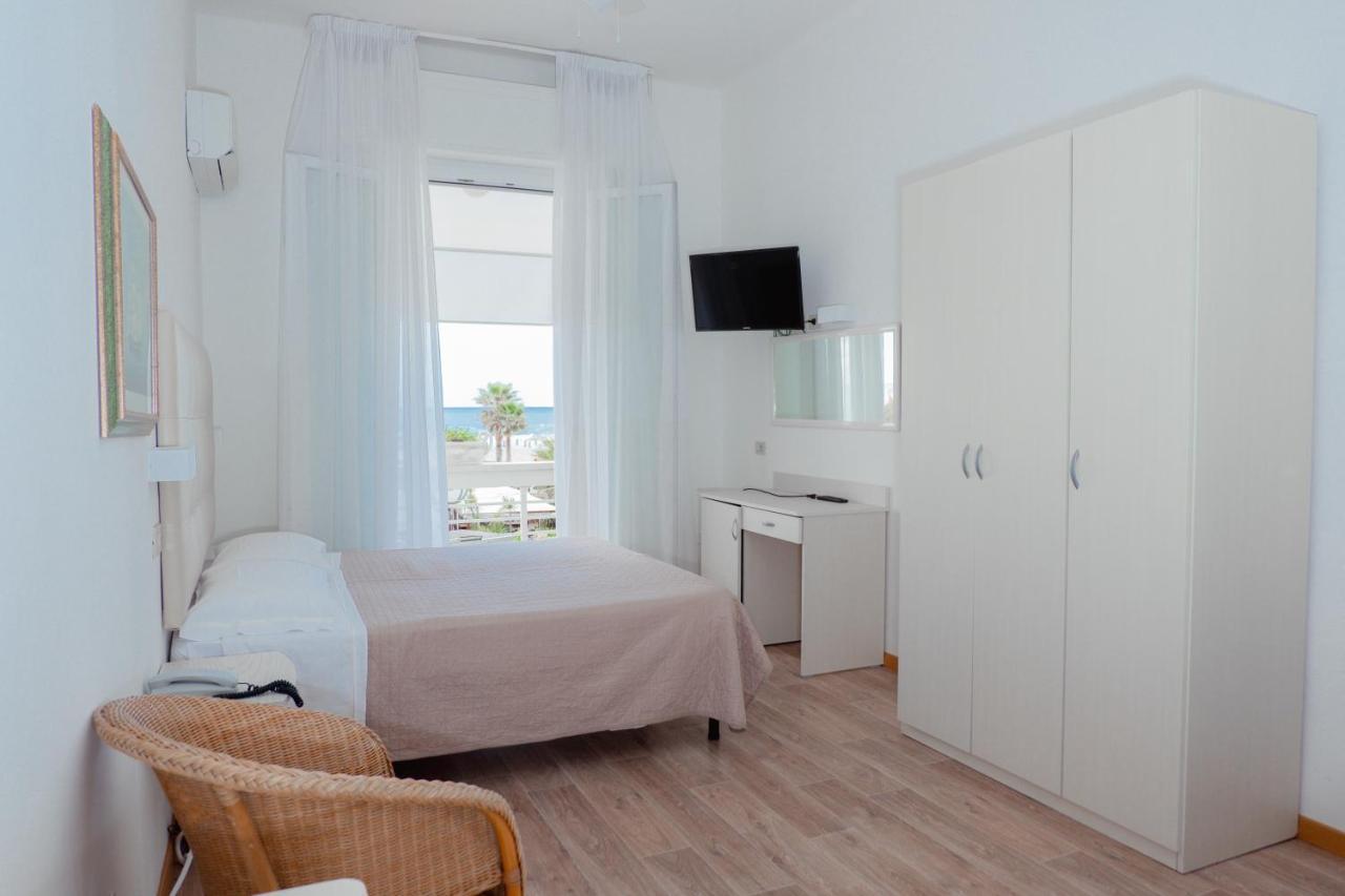 Hotel Lungomare Cattolica Exterior photo