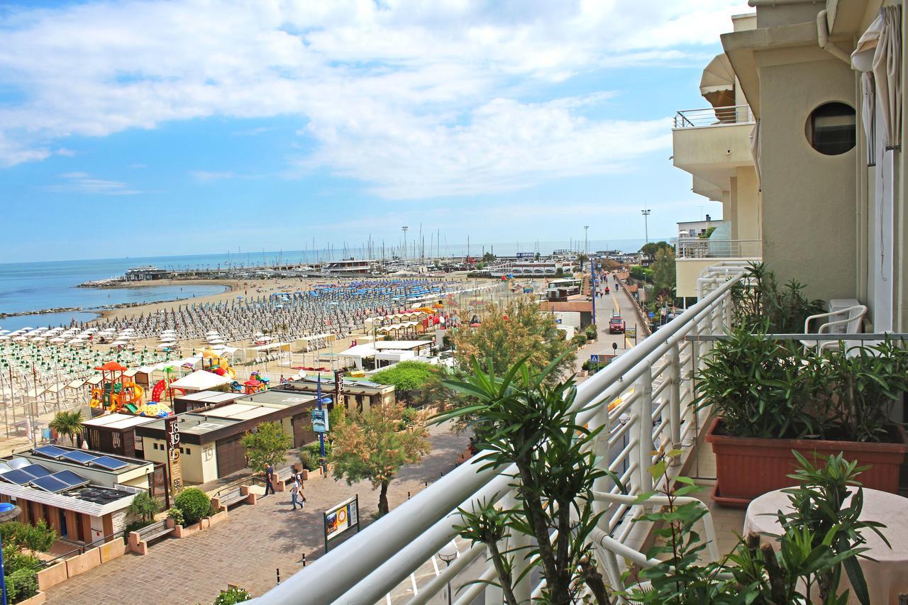 Hotel Lungomare Cattolica Exterior photo