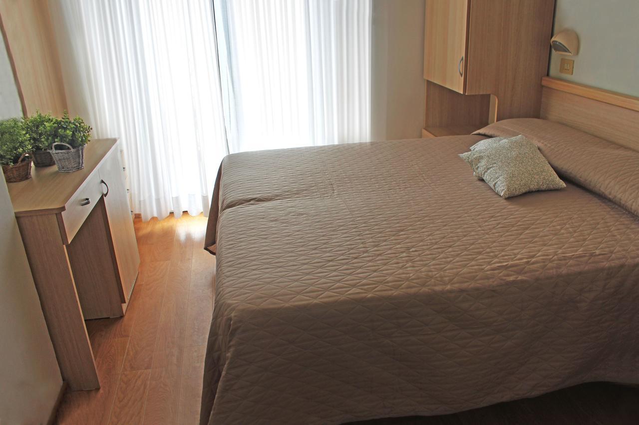 Hotel Lungomare Cattolica Exterior photo