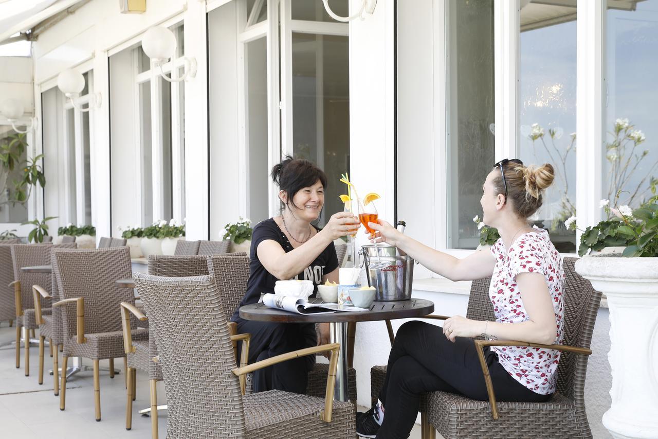 Hotel Lungomare Cattolica Exterior photo